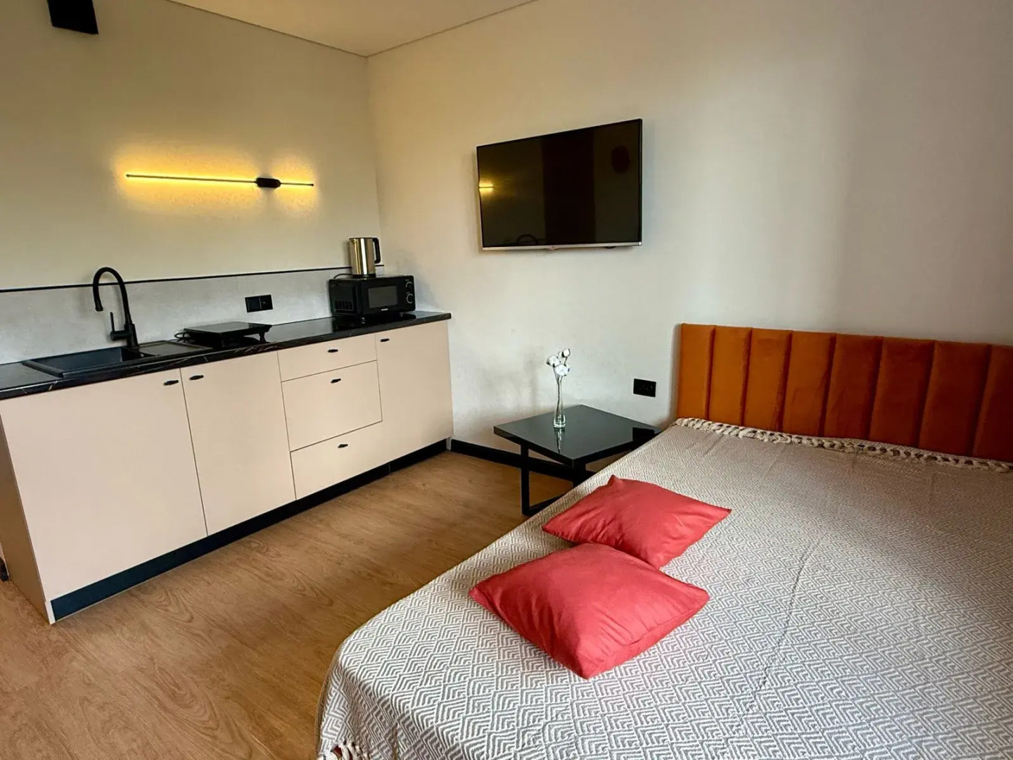 Апартаменты Unique Apart Коралл на Космической рядом со школой МЧС, логистическим центром Магнит, Хлебозаводом на Космической 4Б