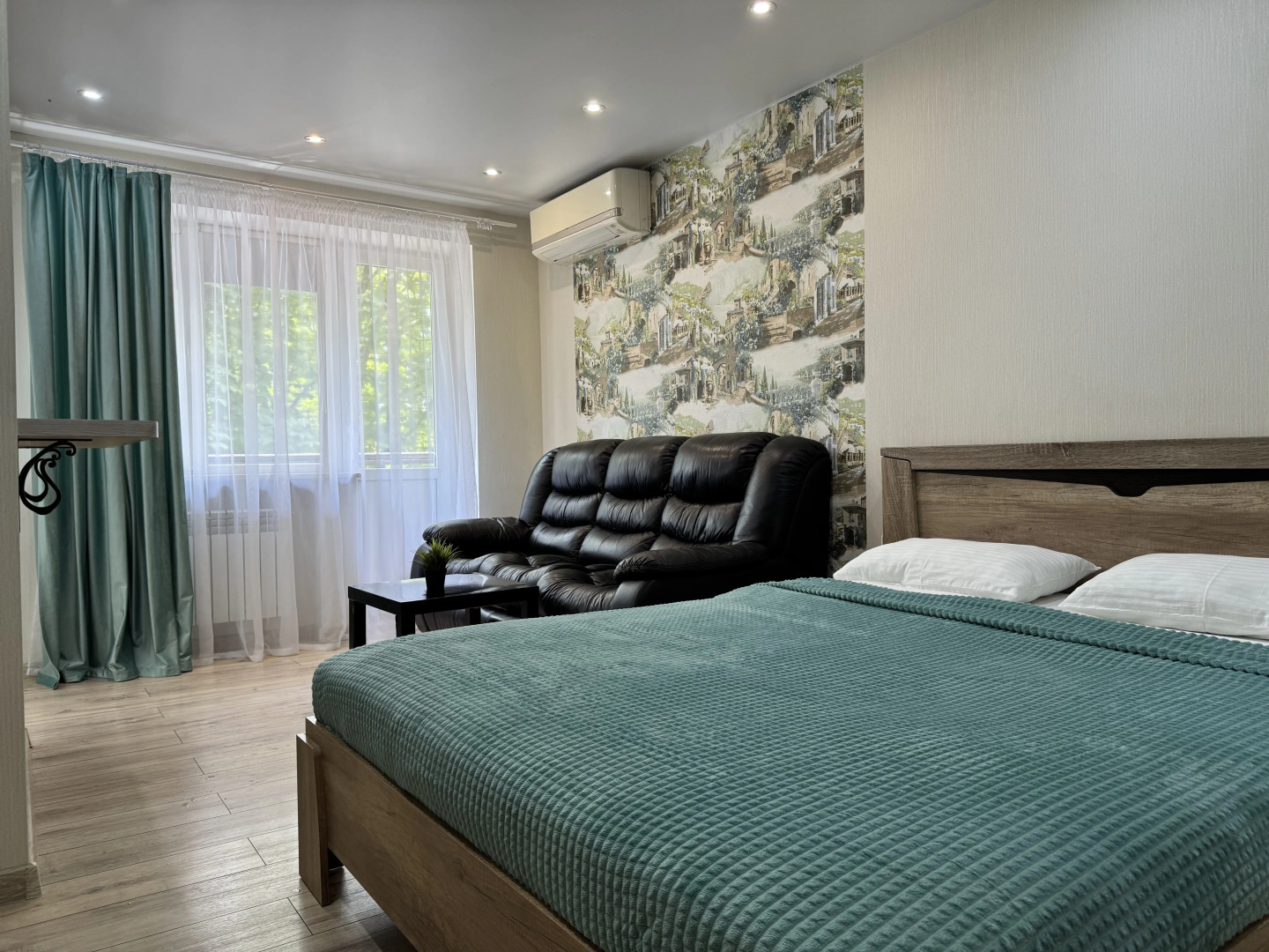 Апартаменты на Давыда Городенского 2/11