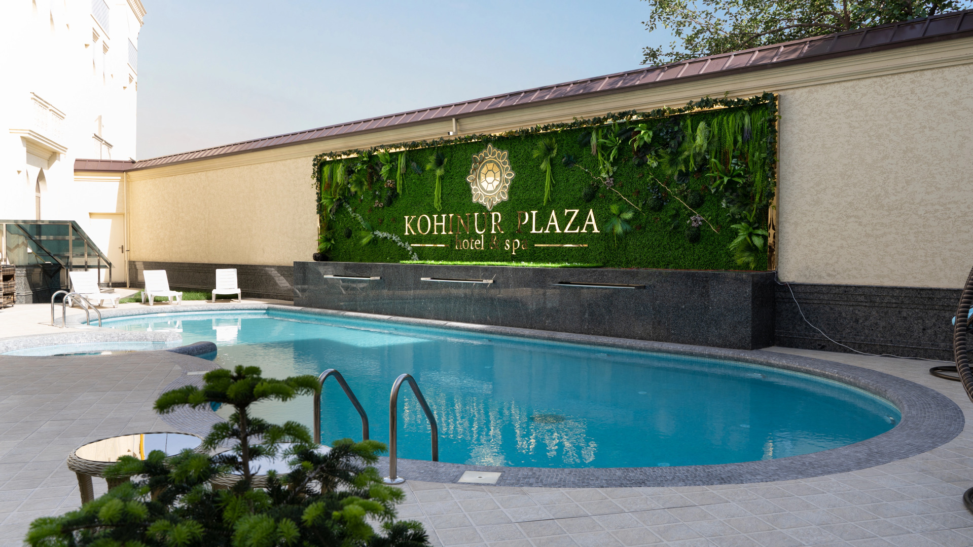 Отель Kohinur Plaza