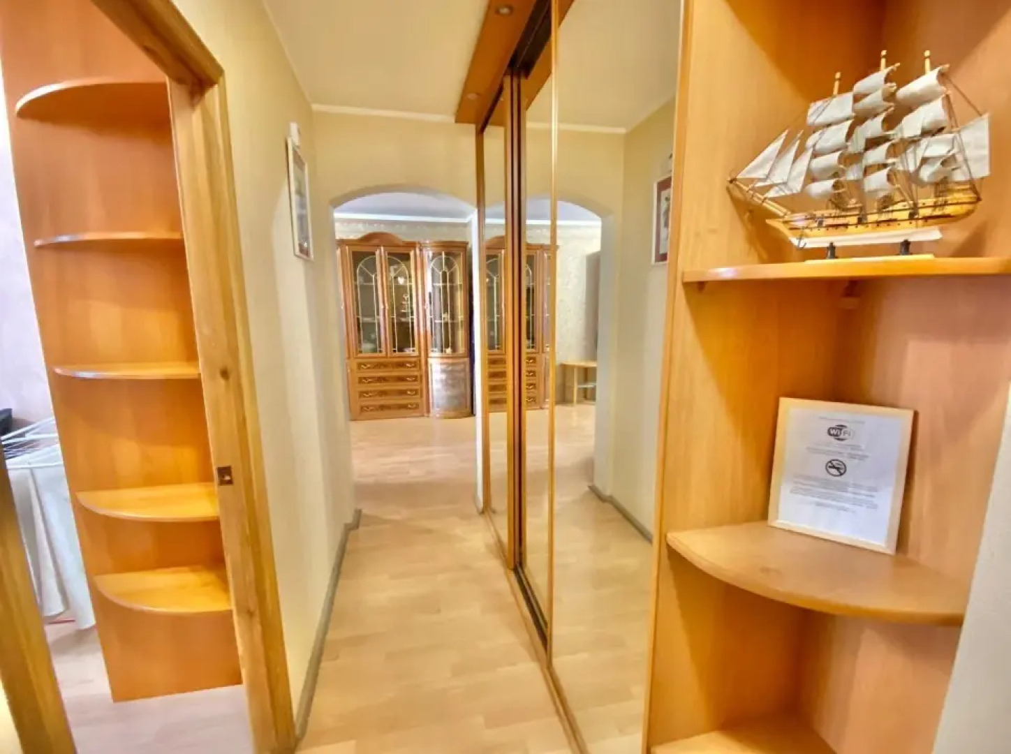 Квартира GoldApart Мантулинская 2