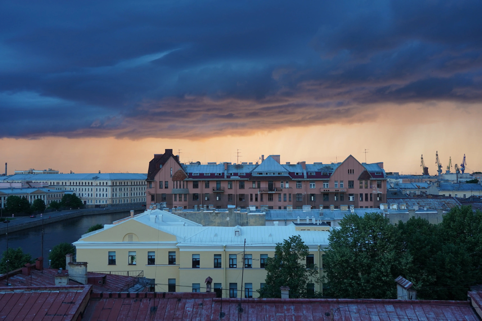 Квартира Уникальная Историческая Квартира с Панорамным Видом на Фонтанку