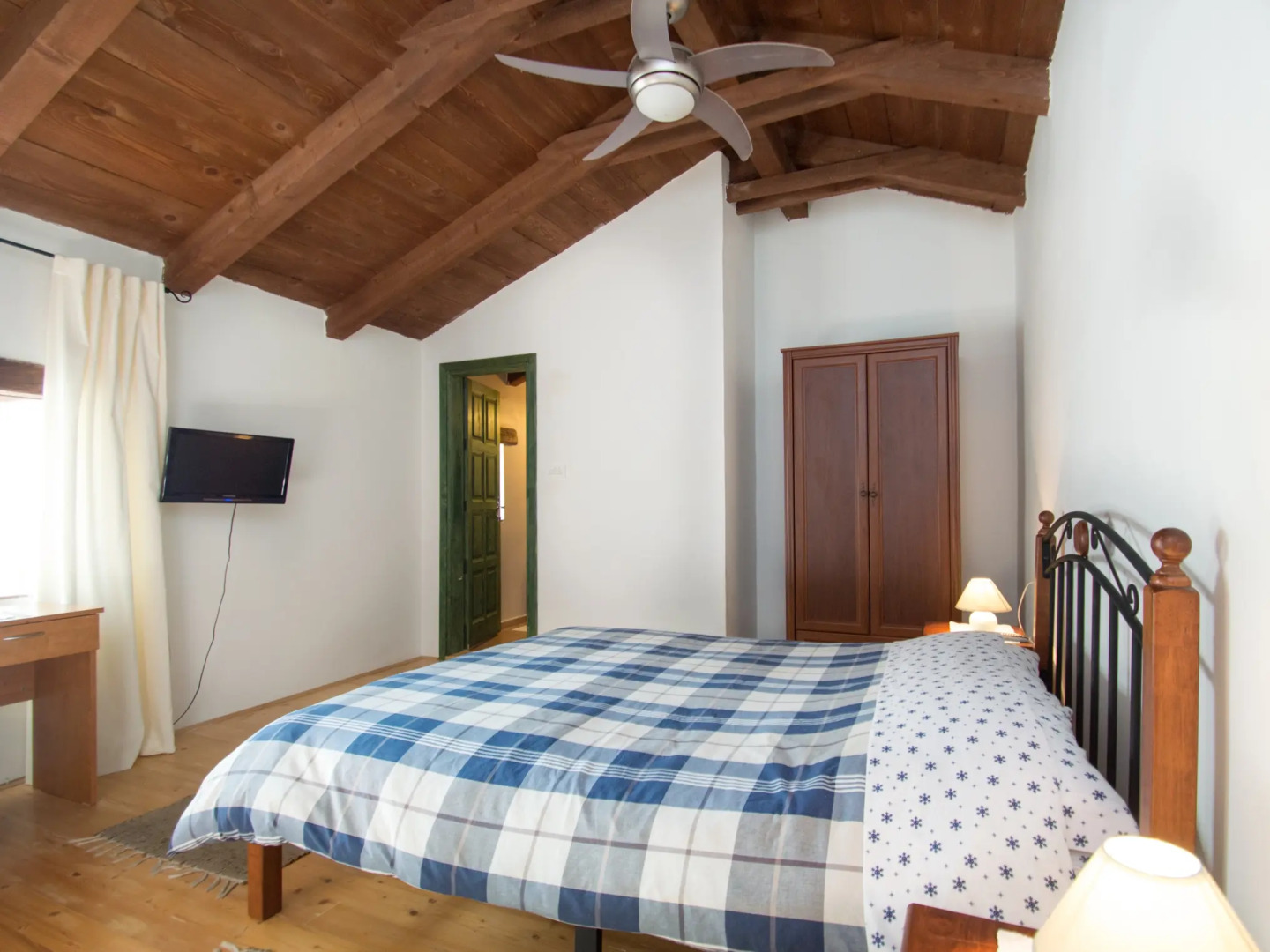 Вилла Lovely Stone with Private Garden and Terrace