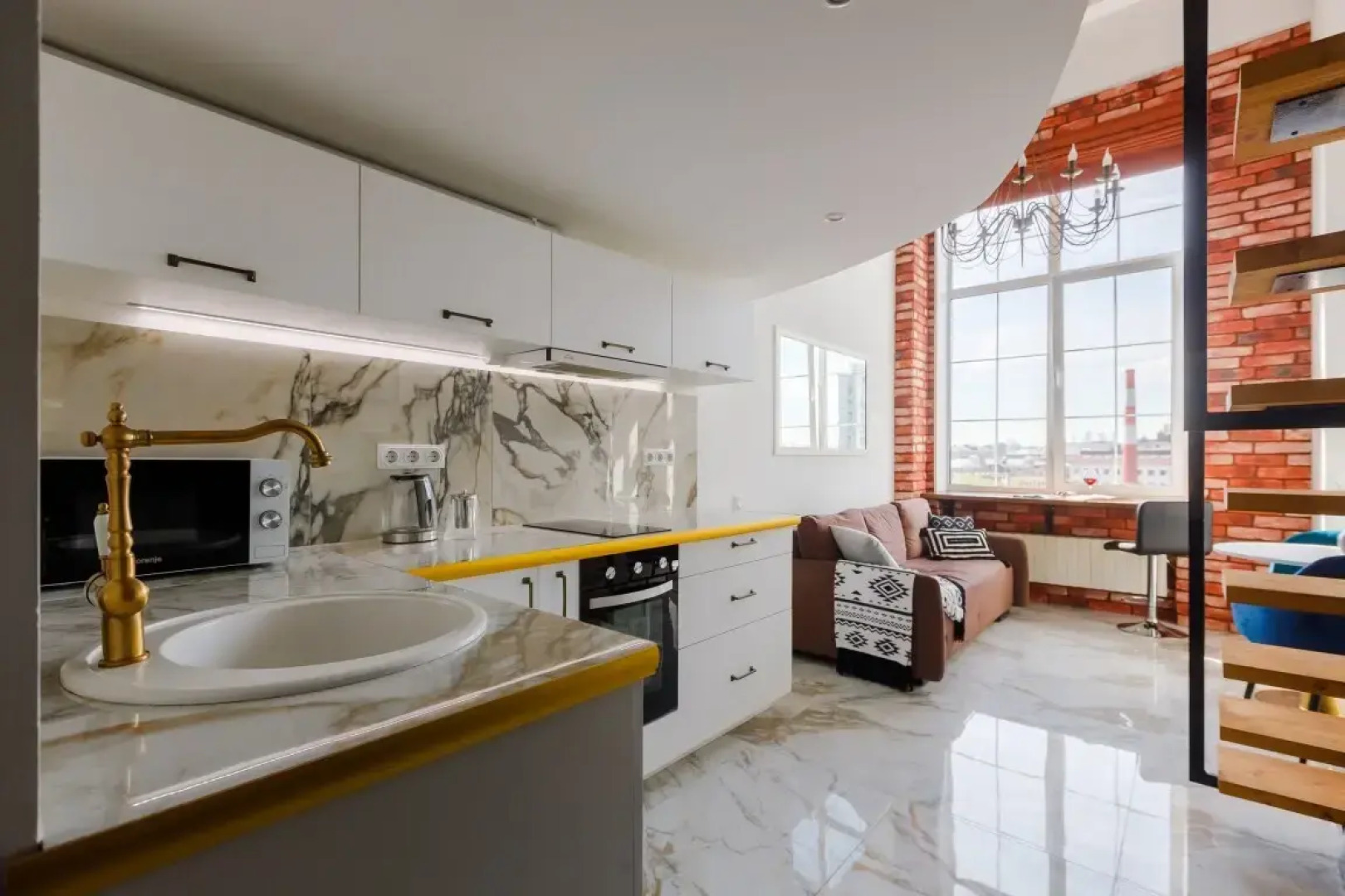 Апартаменты Queenstay Роял Лофт на Войковской