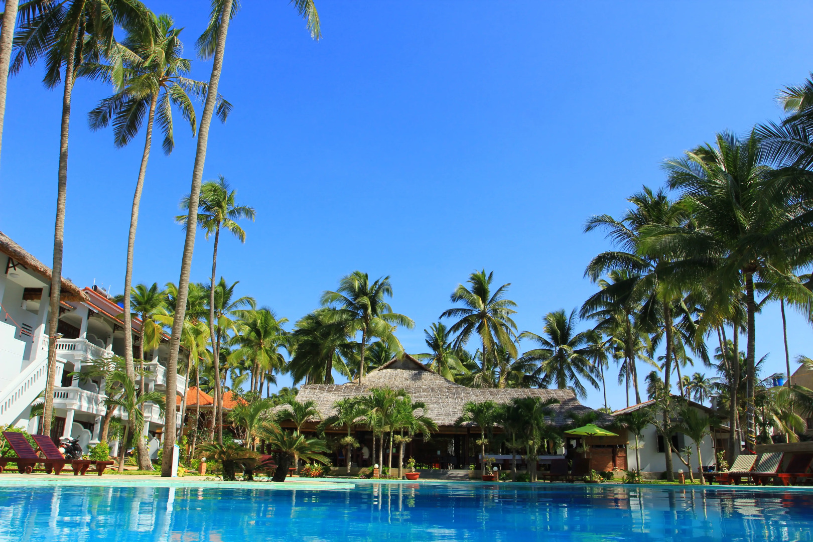 Отель Little Paris Resort & Spa Mui Ne