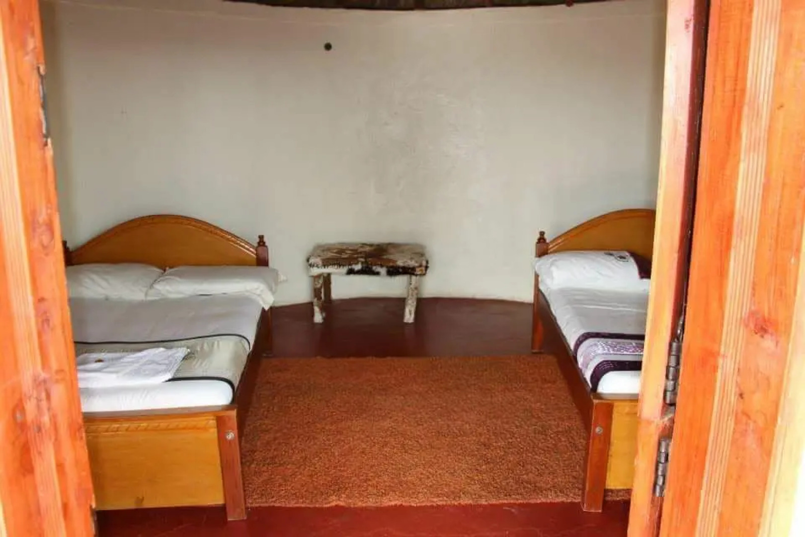 Отель The Great Circle Lodge