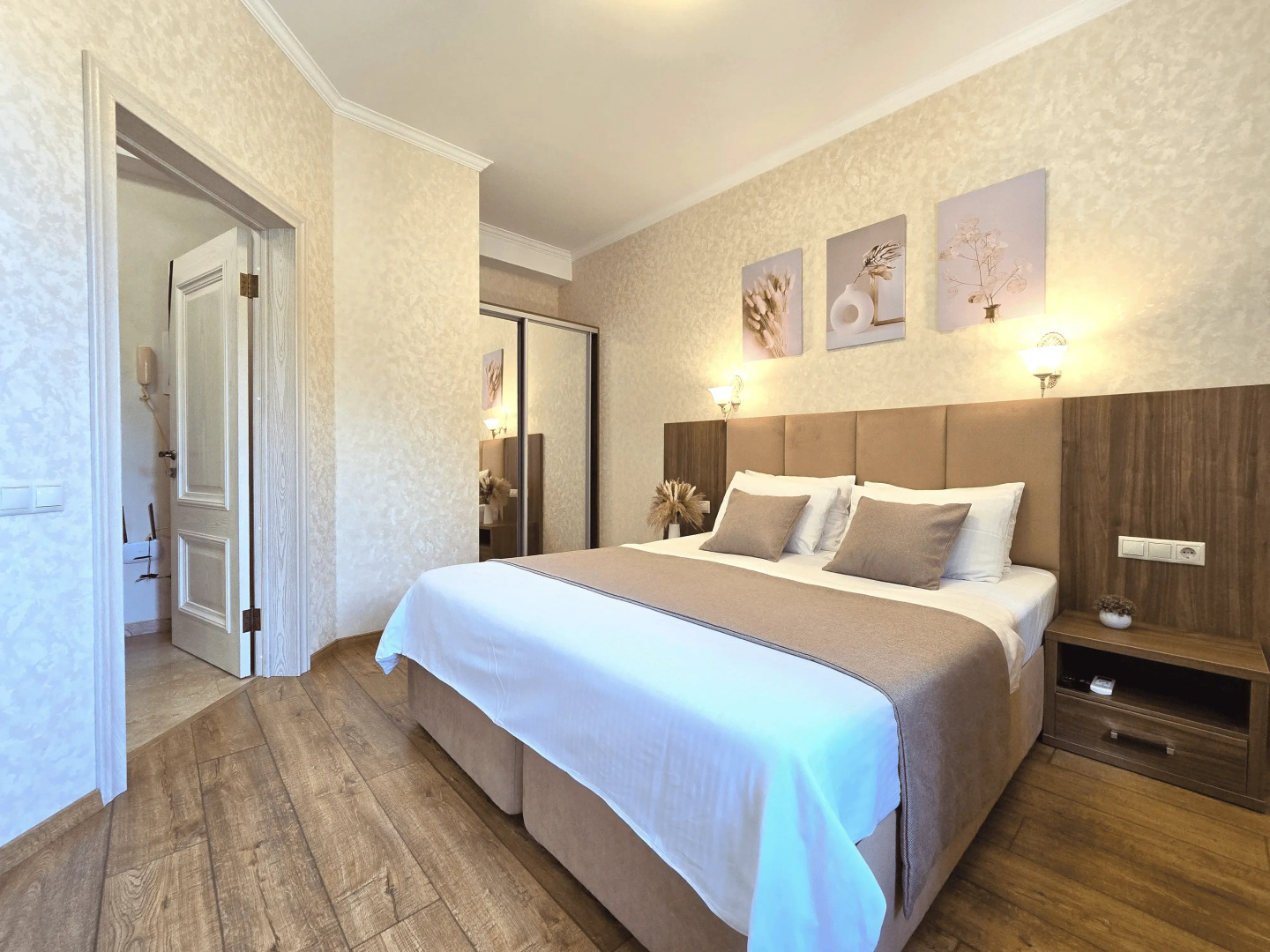 Квартира теплая с отдельной спальней полноценной кухней и видом на горы