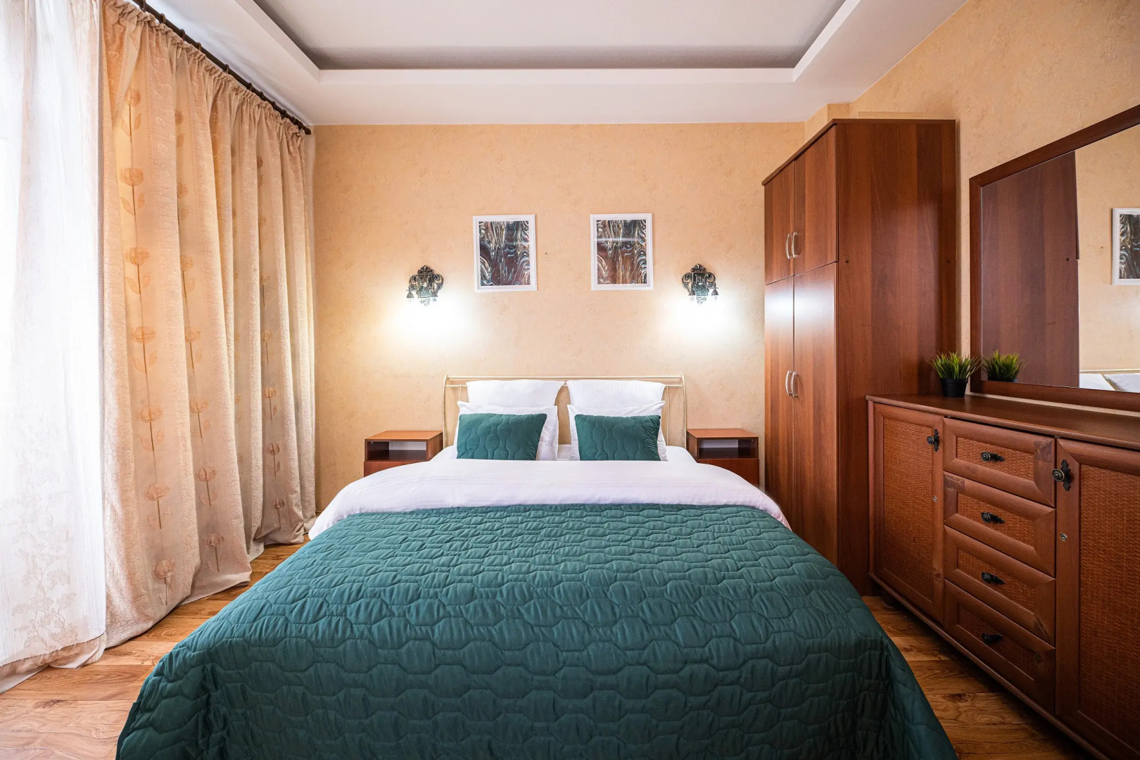 Апартаменты Пять Звезд на Свободы 66