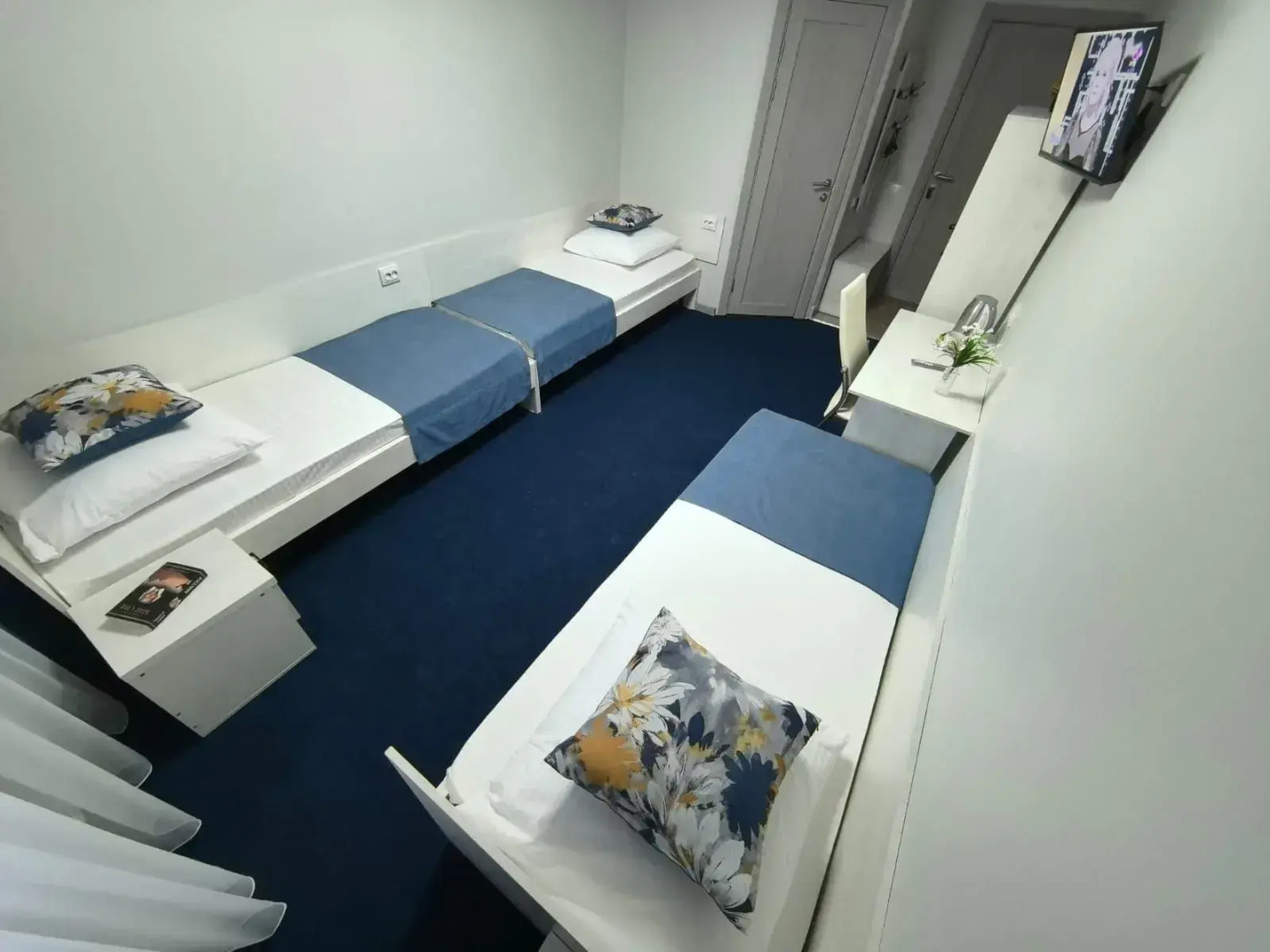 Отель Белая Ворона