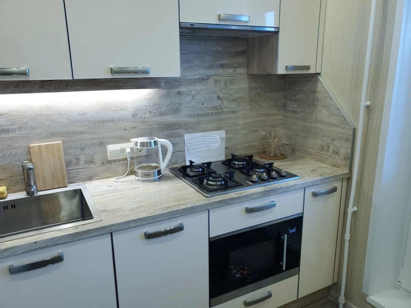 Квартира у Тихвинского монастыря