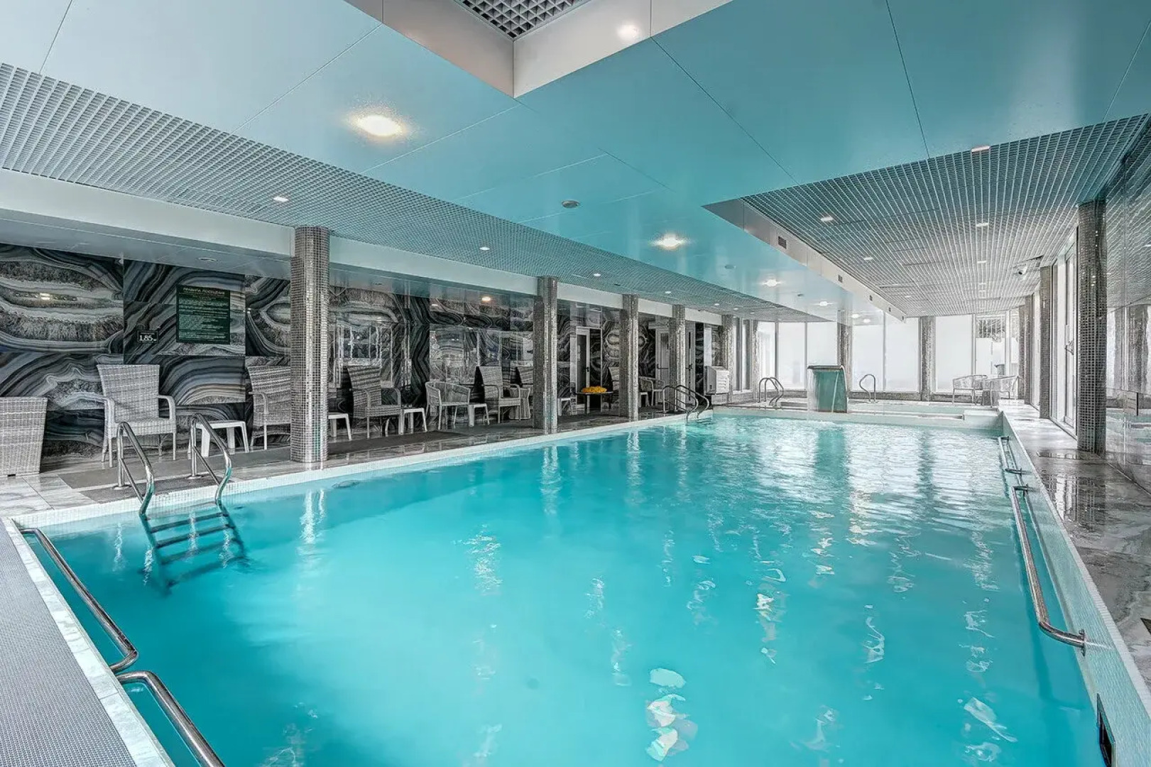 Апартаменты семейные у моря с бассейном