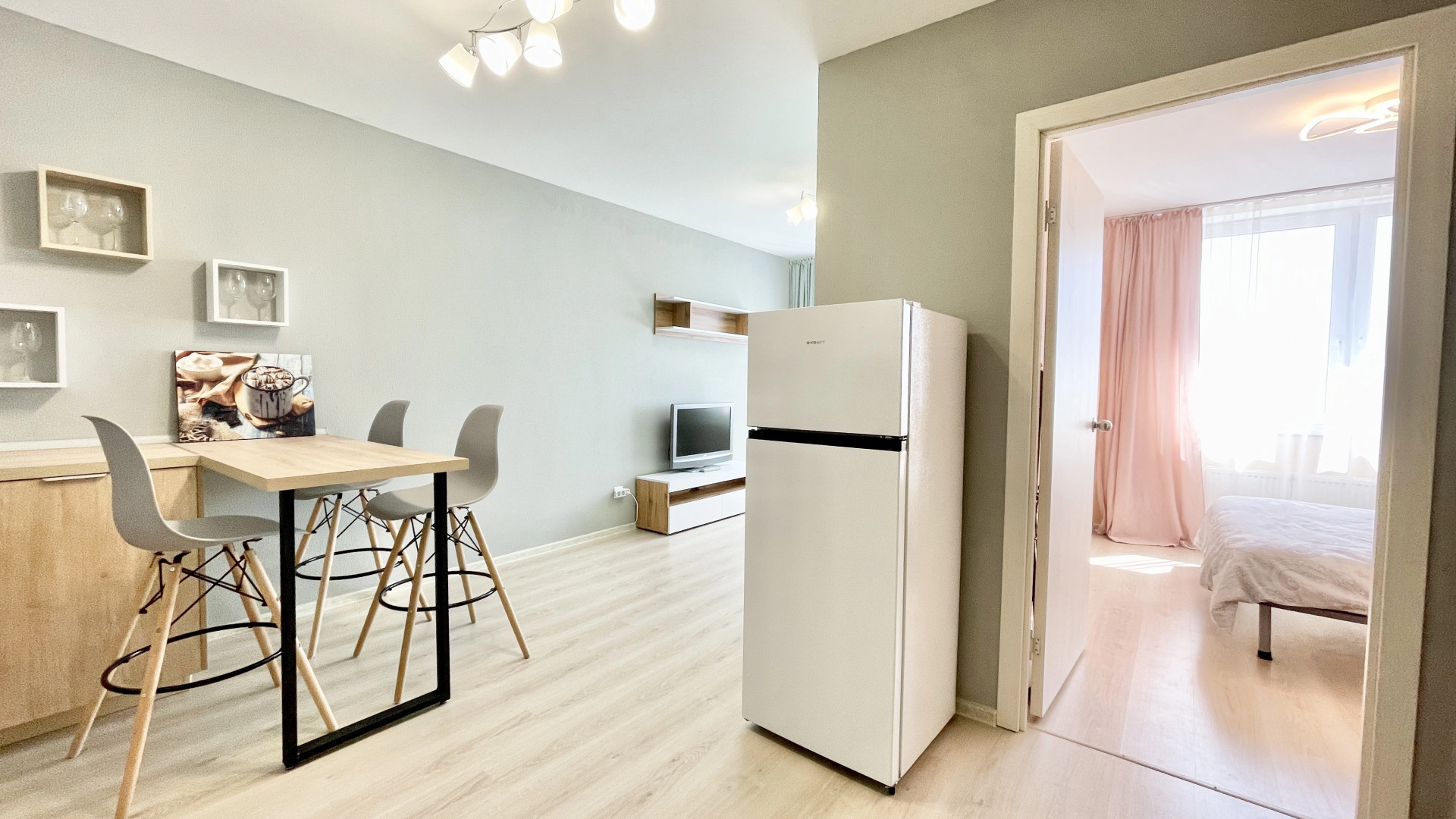 Апартаменты Chicago Aparts на Чемпионов 1 мкр. Солнечный