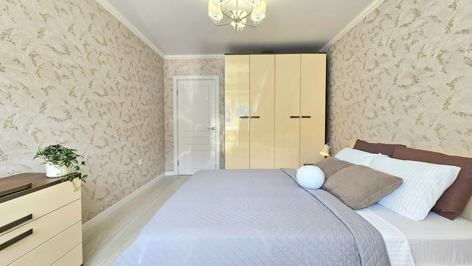 Квартира Urban Apartments 2-х комнатная рядом с метро и базой отдыха у леса