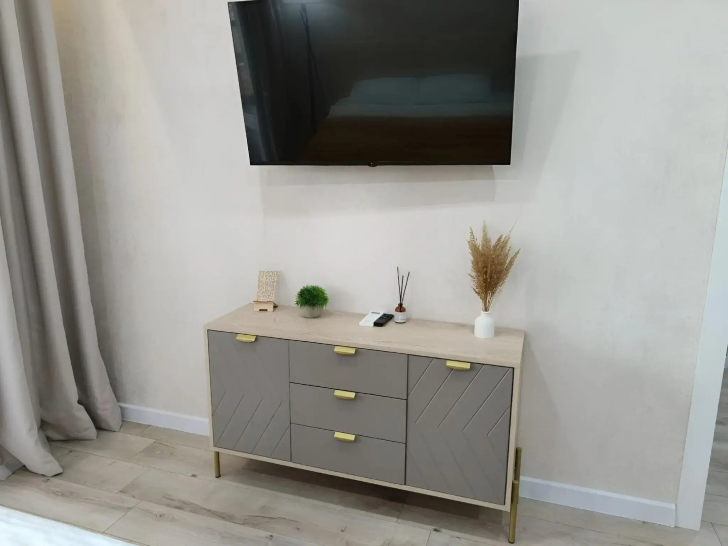 Квартира 6 местная с новым ремонтом около метро Горки парка и ТЦ