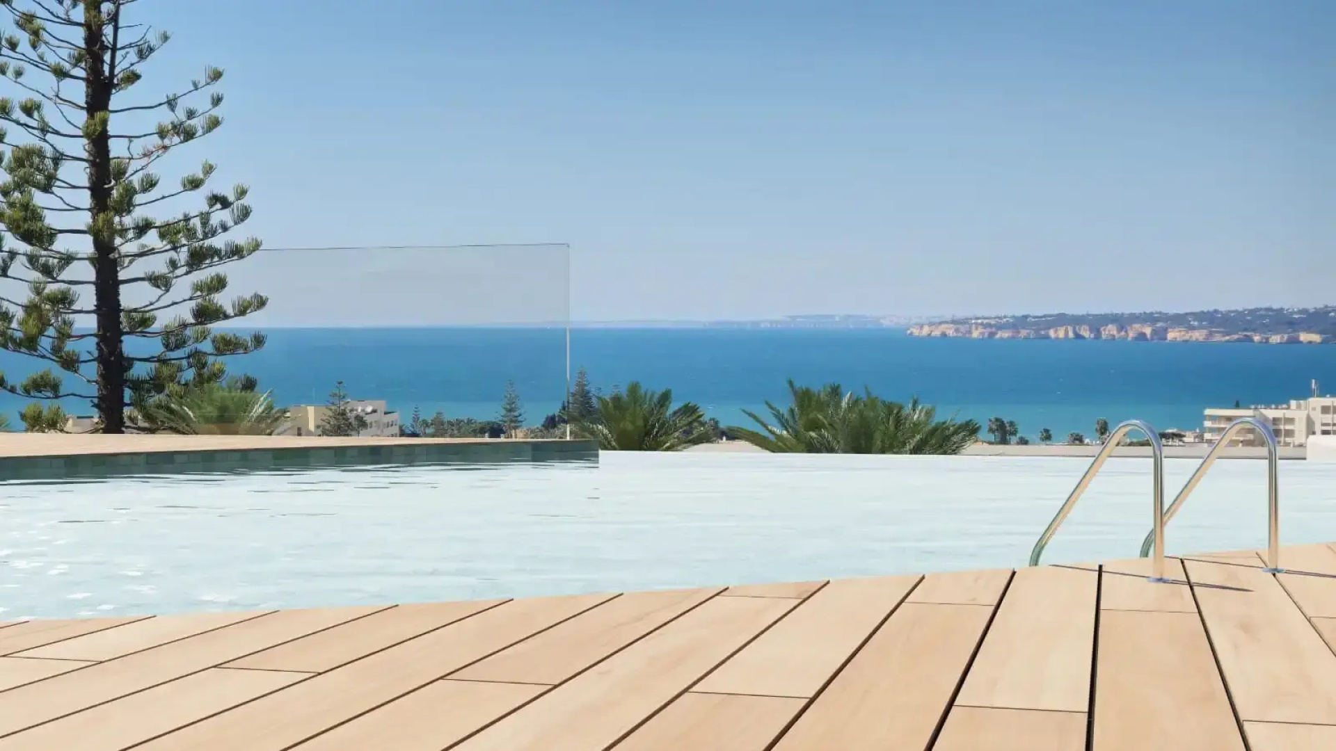Отель Castelo Suites