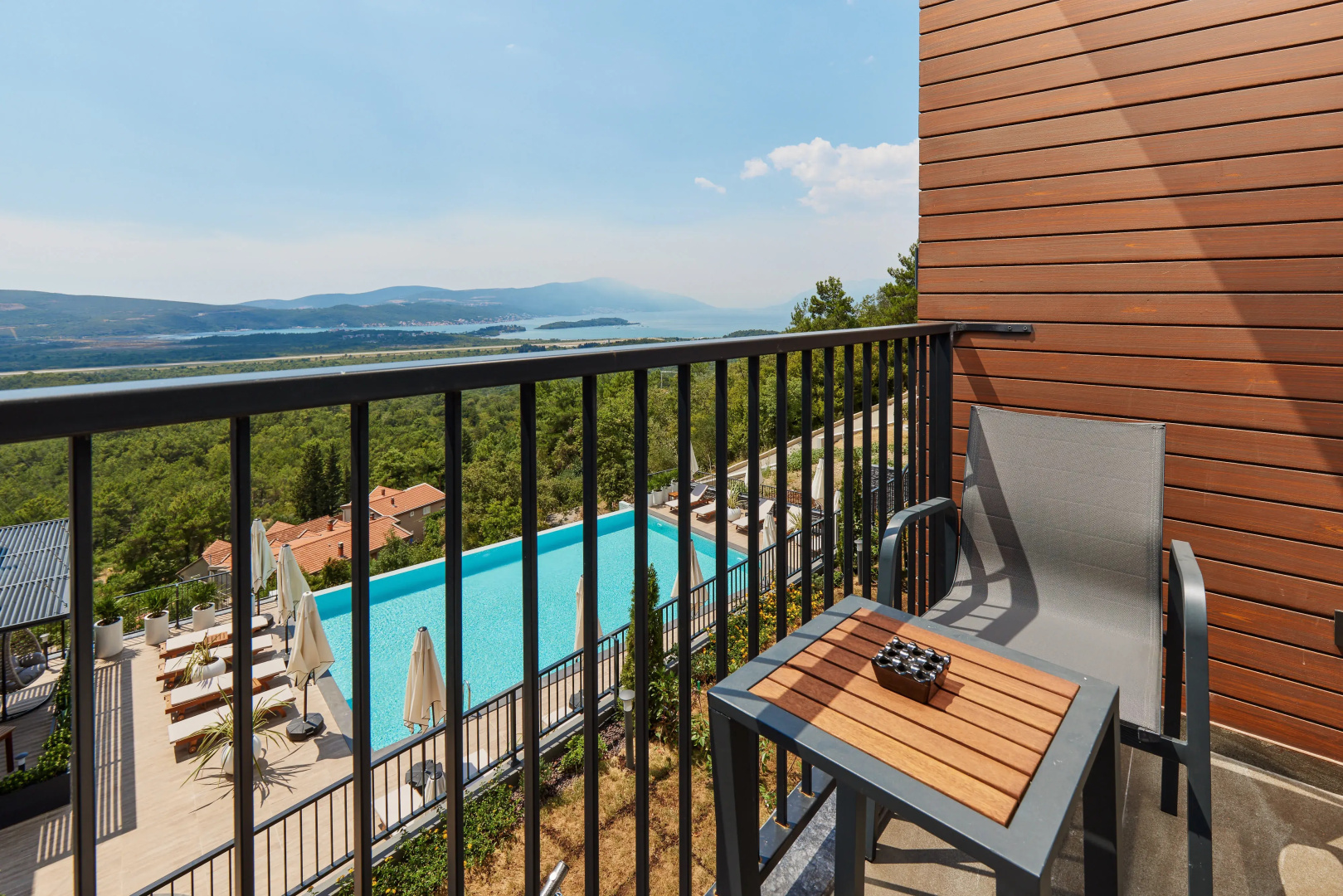 Апарт-отель Bayview Hills Luxury Residences