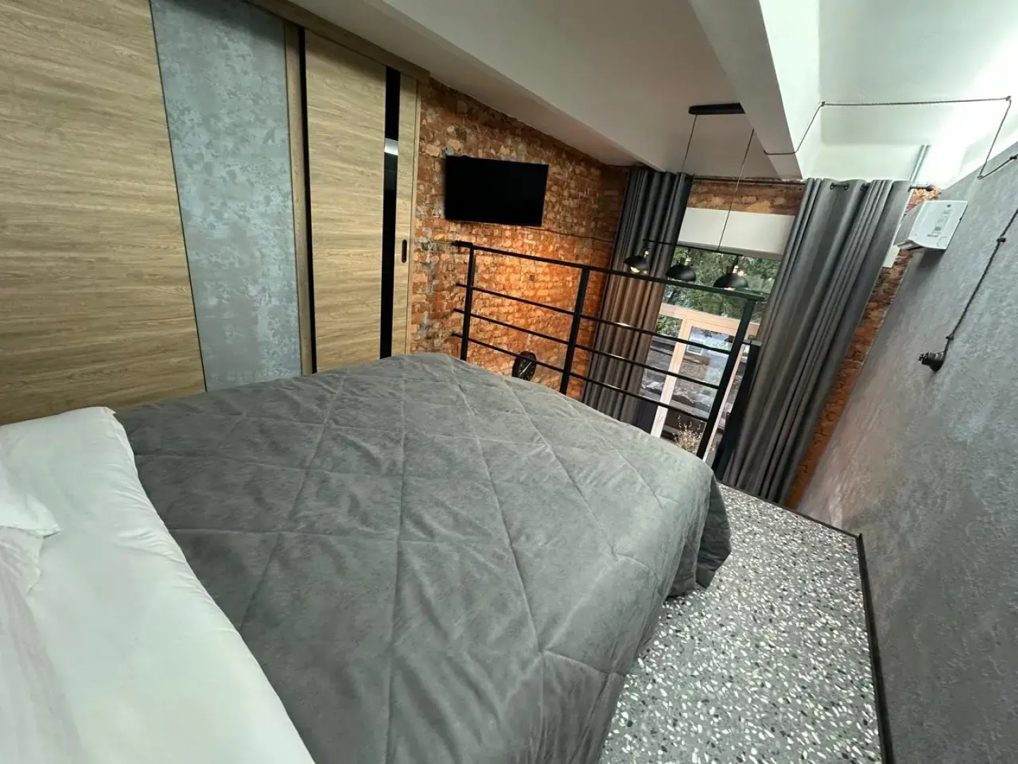 Апартаменты Двухуровневая студия с двумя санузлами в парке