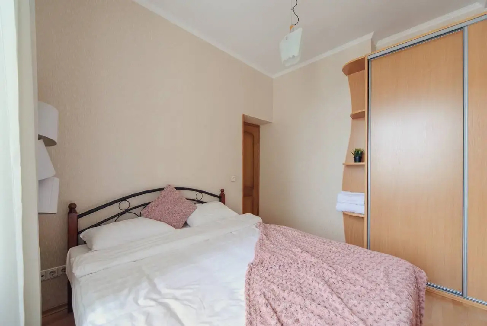 Апартаменты 3-комнатные HomeApart К.Маркса, 25