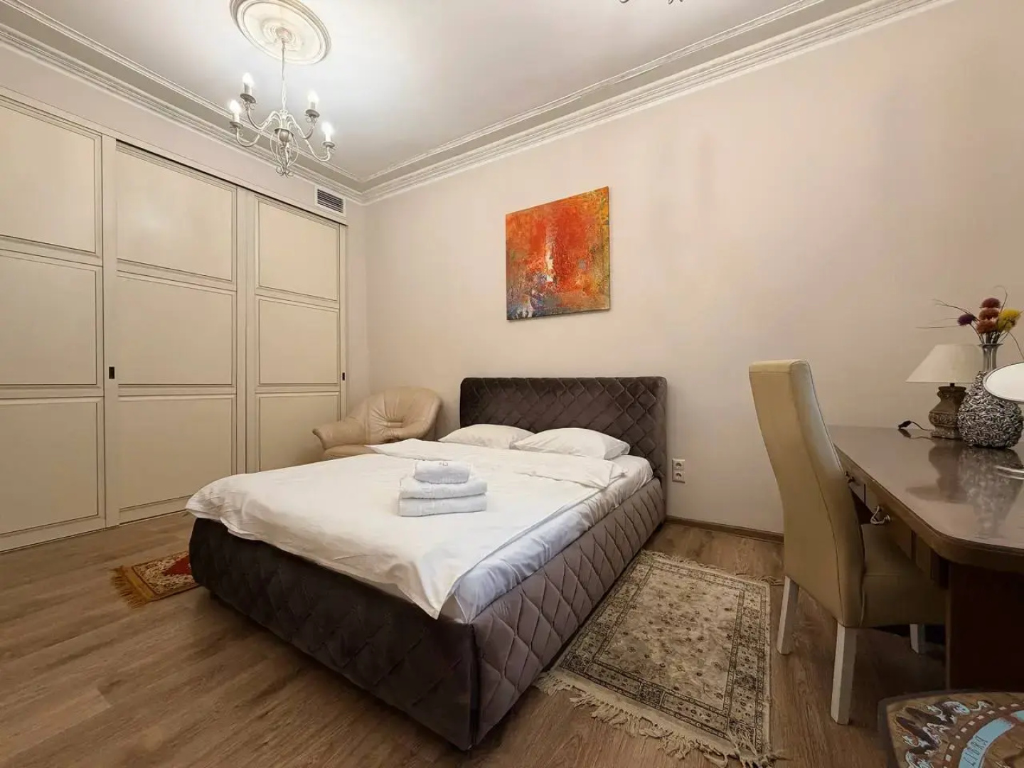 Апартаменты 4-комнатные HomeApart пр-т Независимости, 23