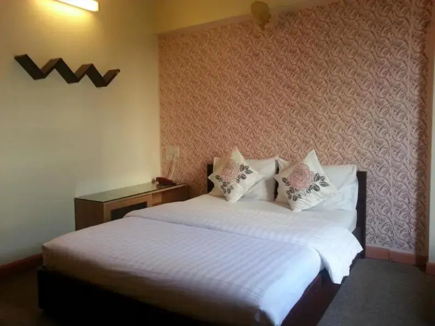 Hotel Crown BTS nana