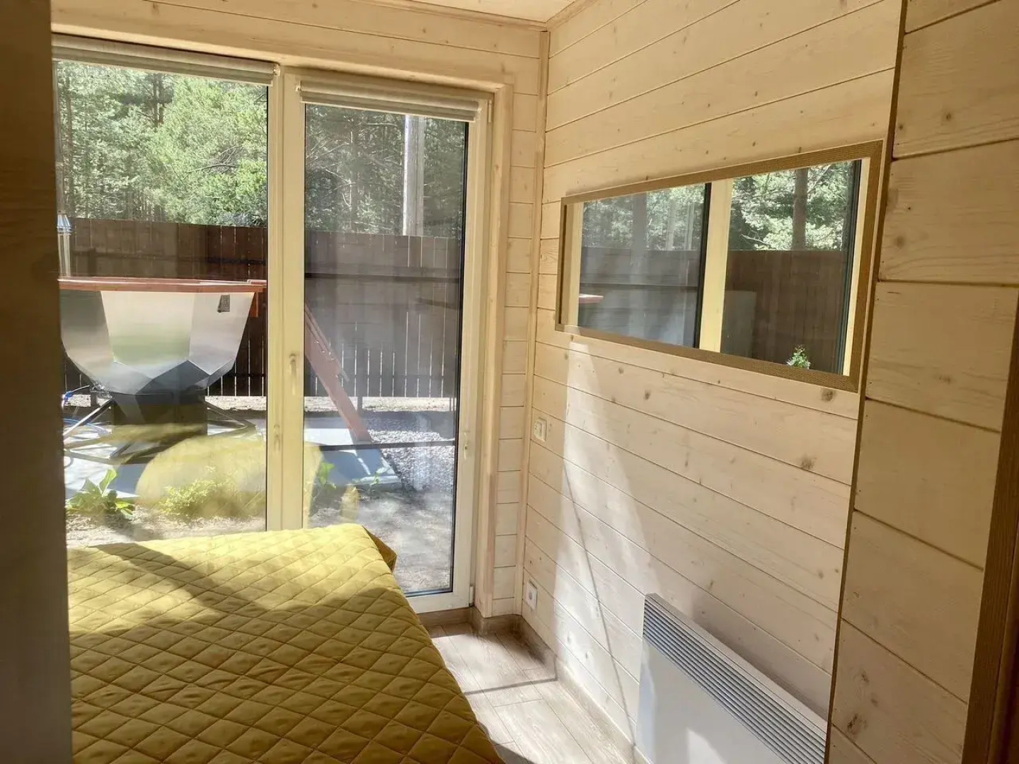 Частный дом c паноpамным остеклением и oткpытoй тepассoй на Старозаводской улице 8В