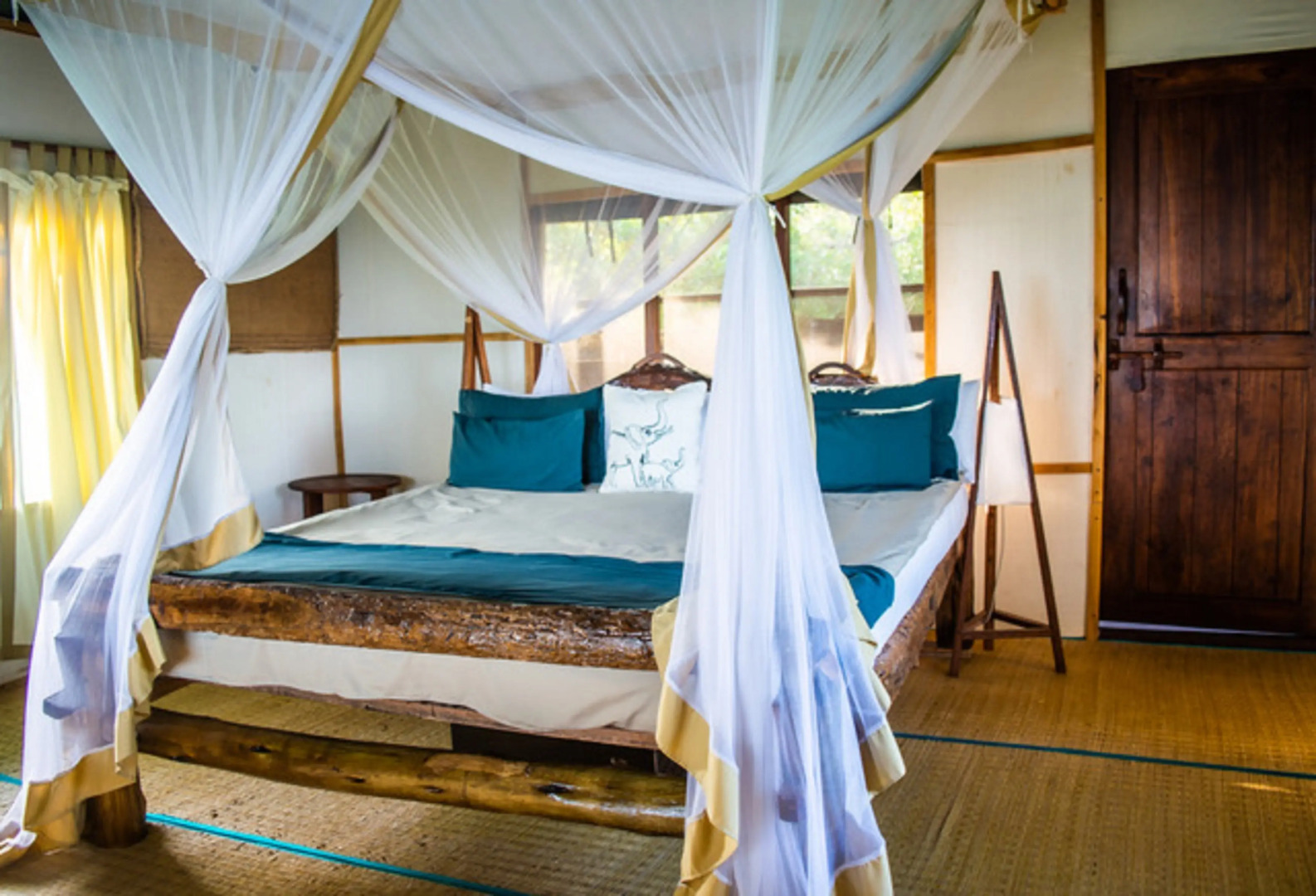 Отель Simply Saadani Camp