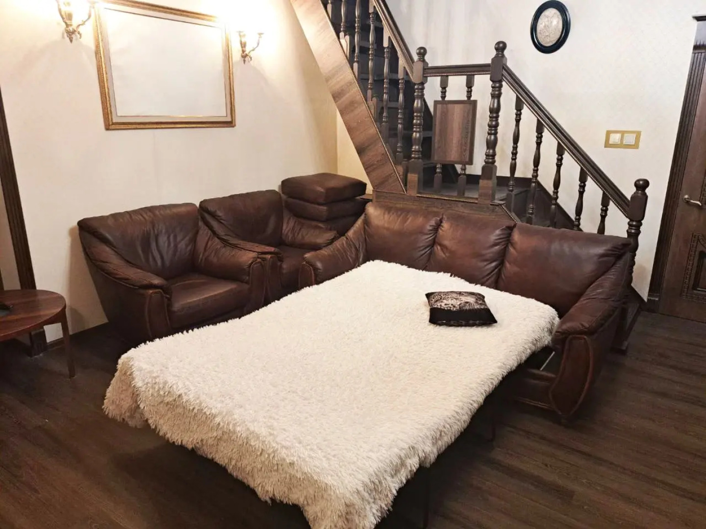 Частный дом Большой двухэтажный коттедж в стиле ампир с баней и бассейном