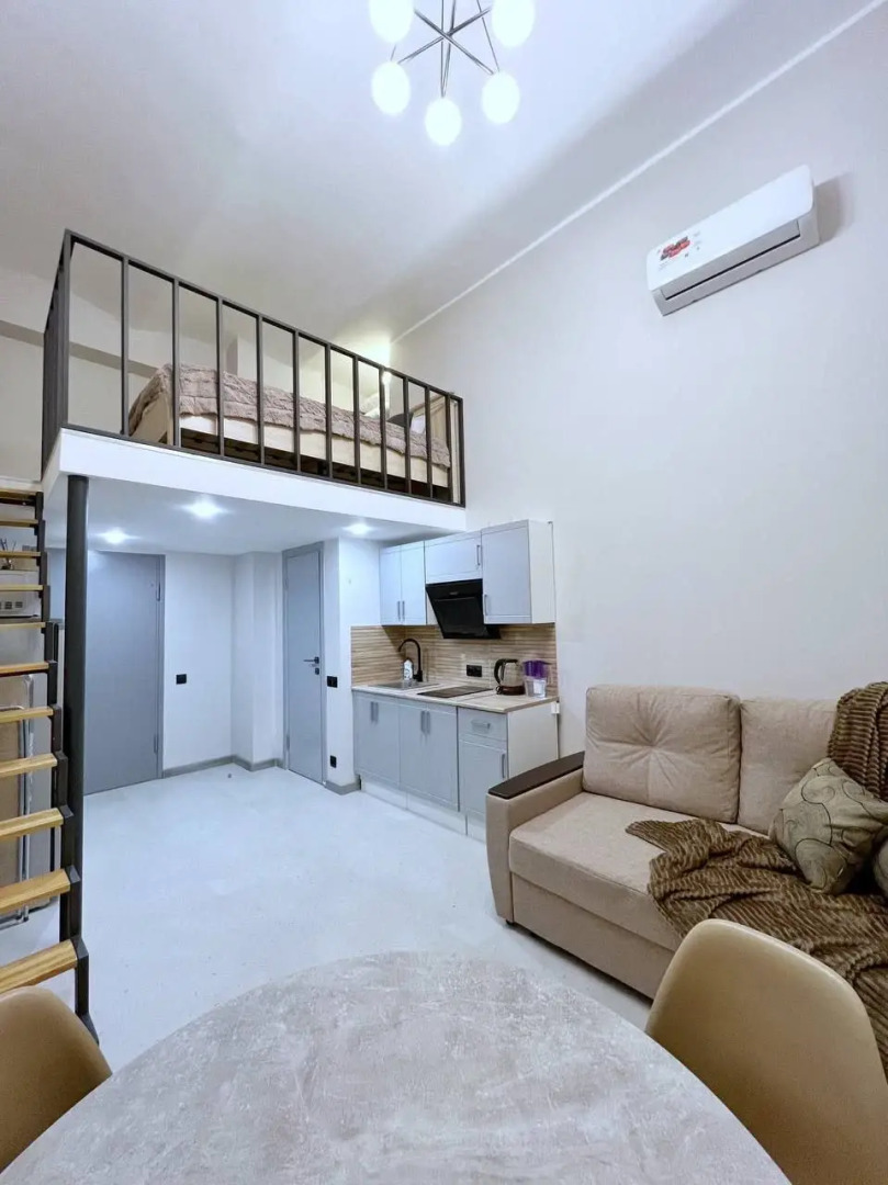 Двухуровневые апартаменты Purple Aurora у метро Бауманская