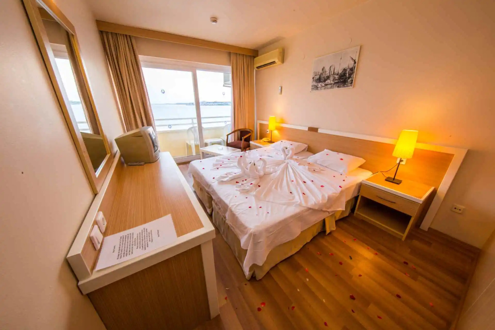 Отель Tuntas Beach Altinkum