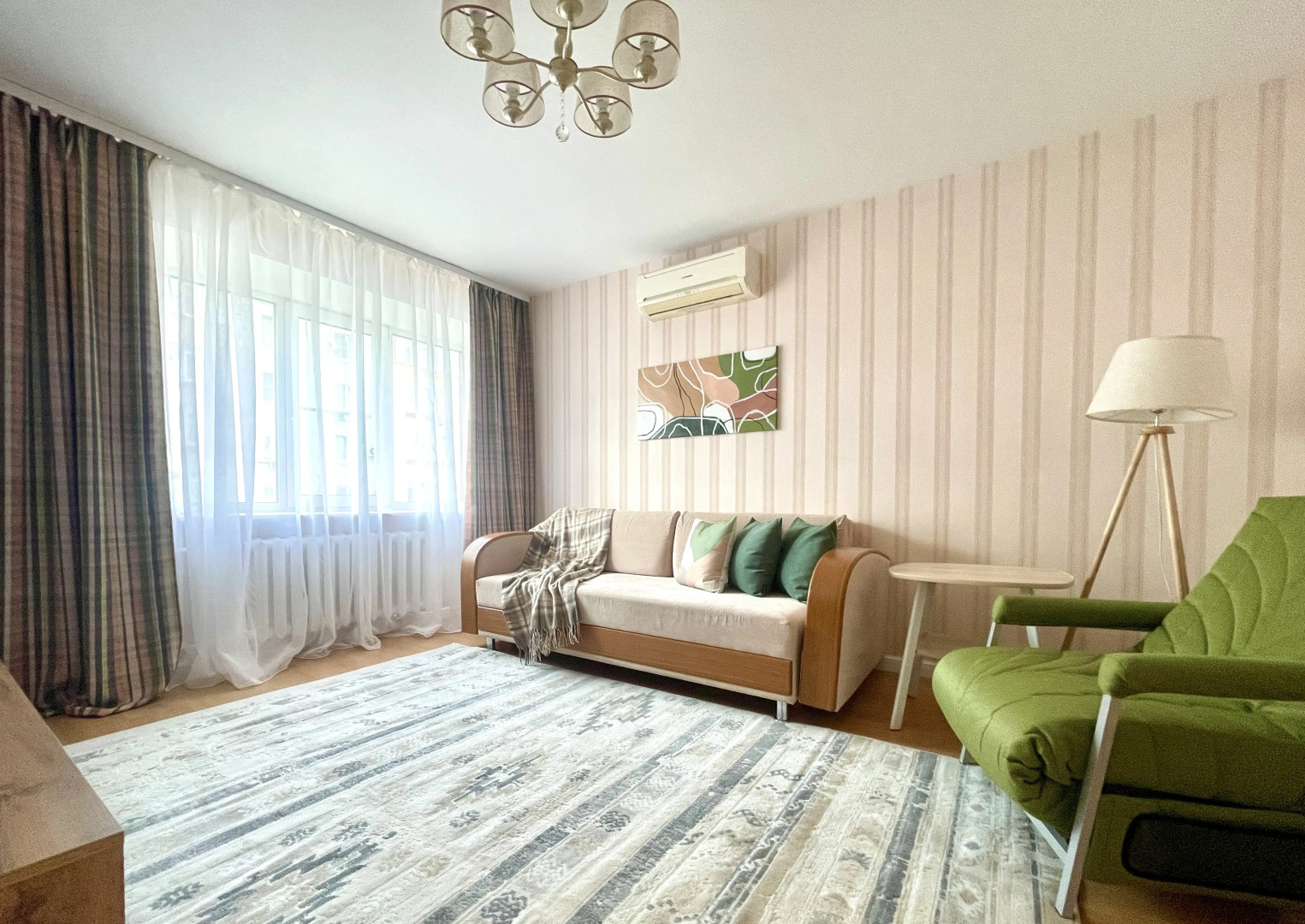 Квартира Просторная 4х комнатная в центре