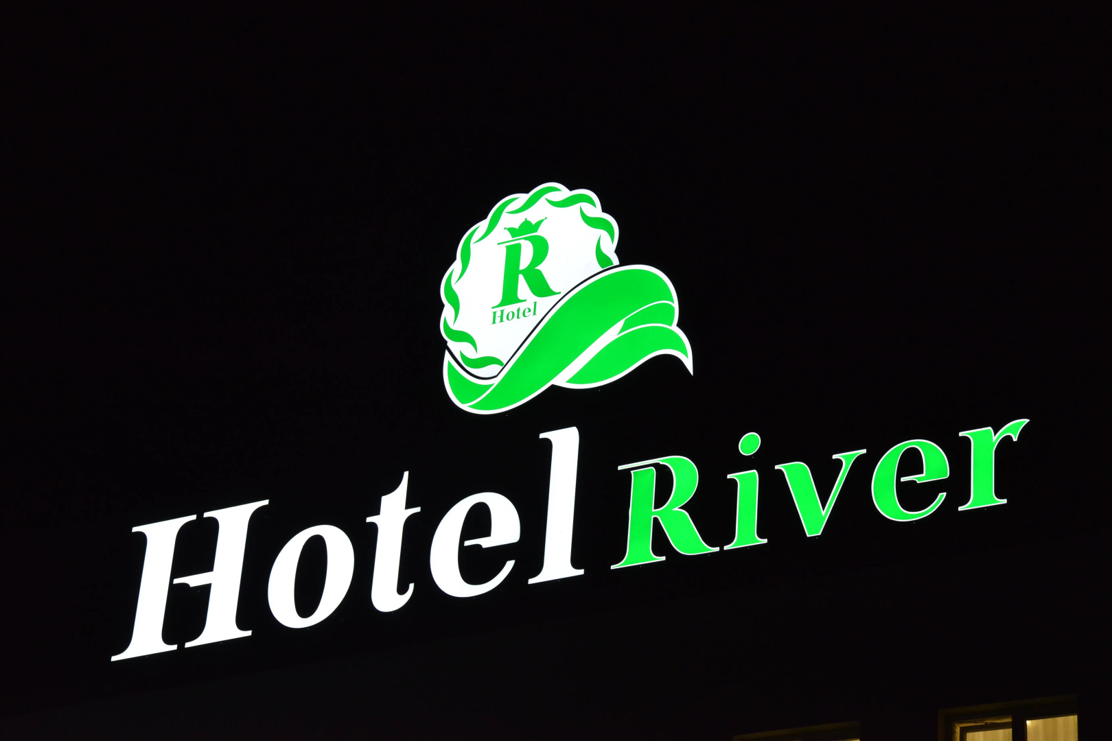 Отель  River
