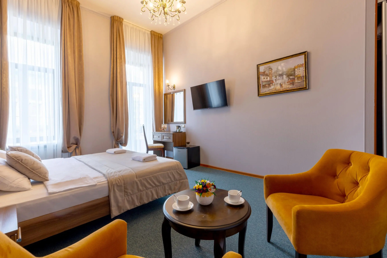 Соло на набережной реки Мойки 82