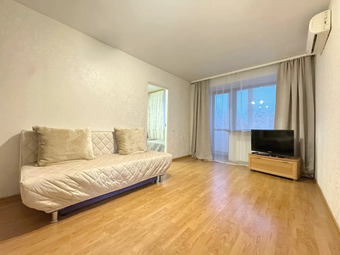 Квартира Двухкомнатная с Балконом и Кондиционером в Центре на Весенней