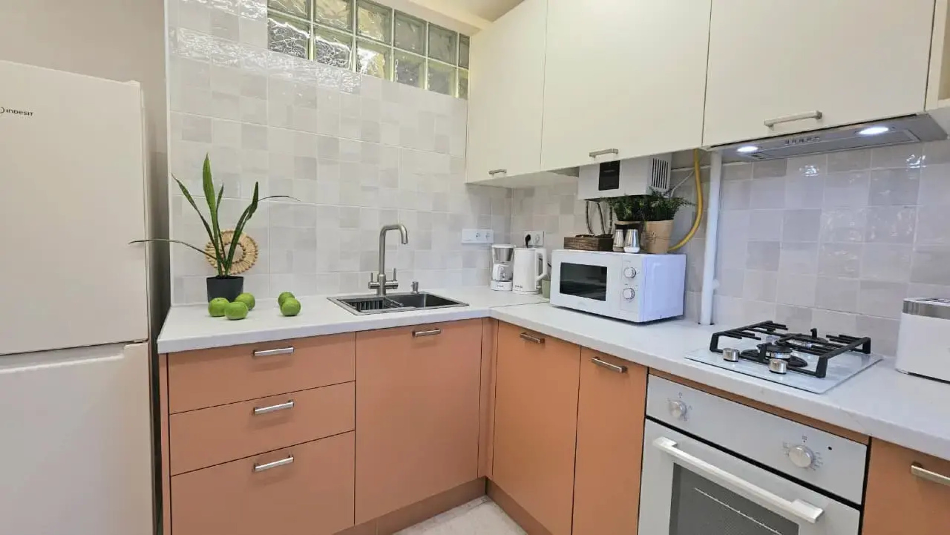 Квартира у Озера Кабан: Стильный Ремонт и Идеальное Расположение!