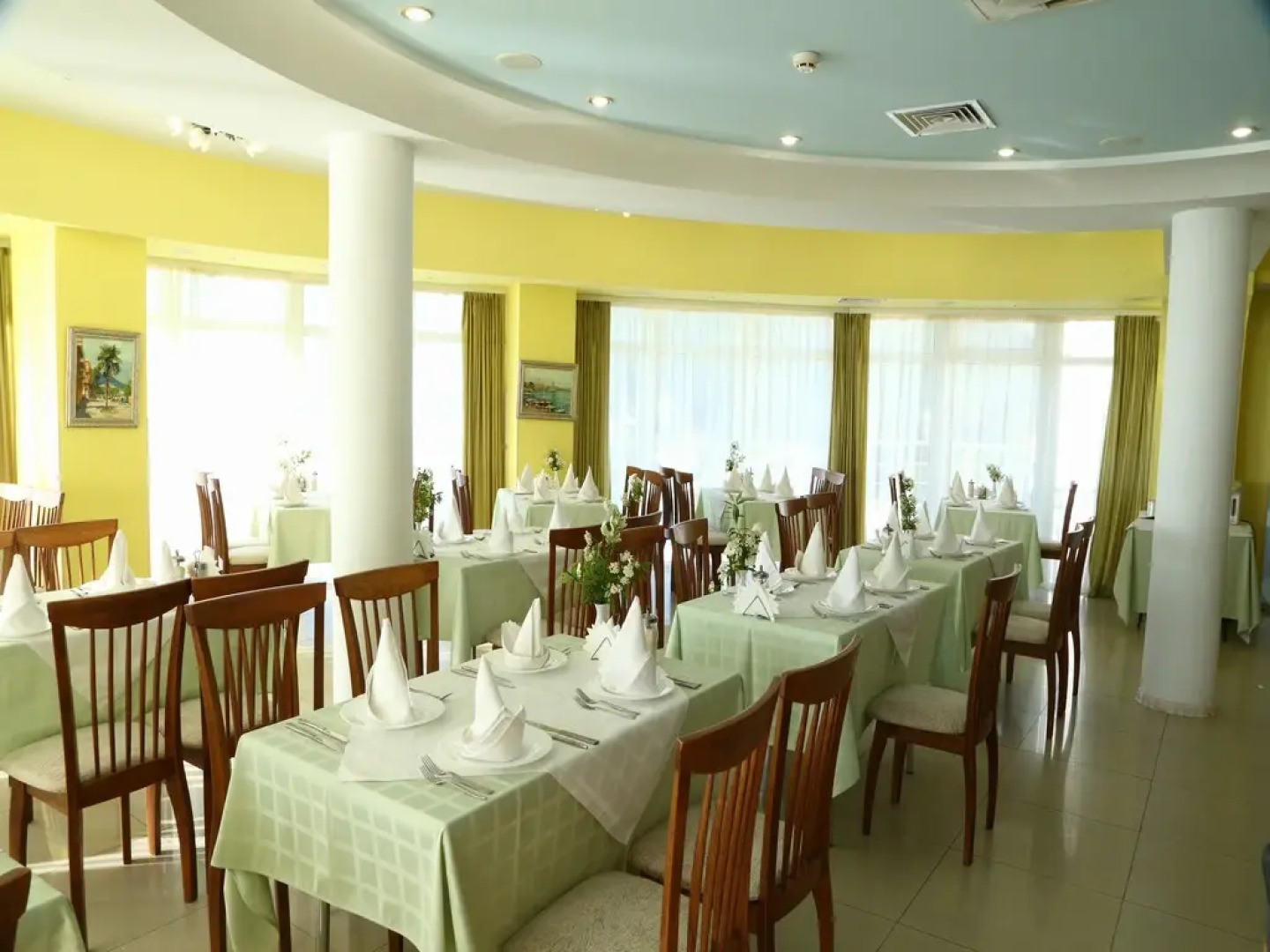 Отель Мажестик