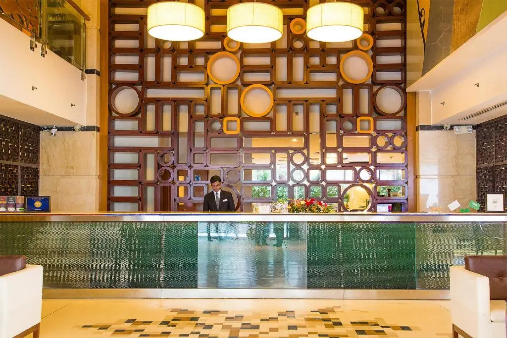 Отель Six Seasons