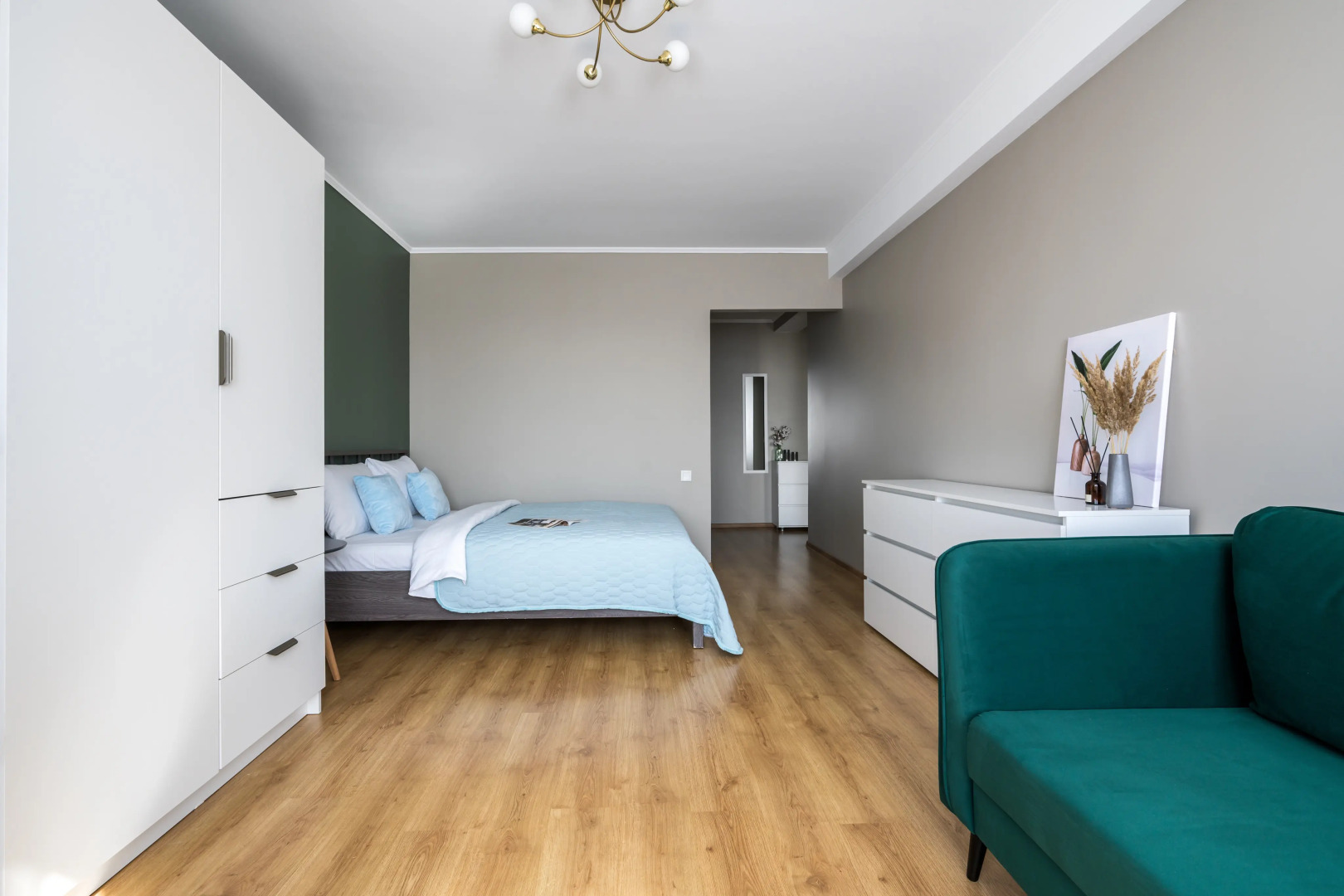 Квартира Просторная с зоной отдыха на балконе последнего этажа с видом на тихий двор