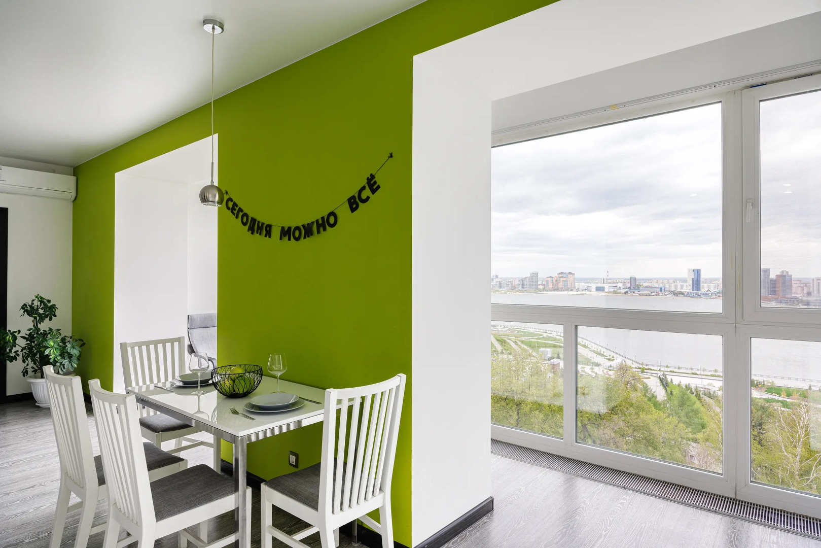 Семейная видовая квартира в центре «Городская Панорама»