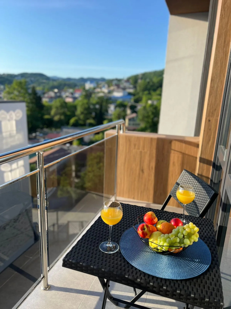 Апартаменты 3х местная студия студия с балконом и бассейном