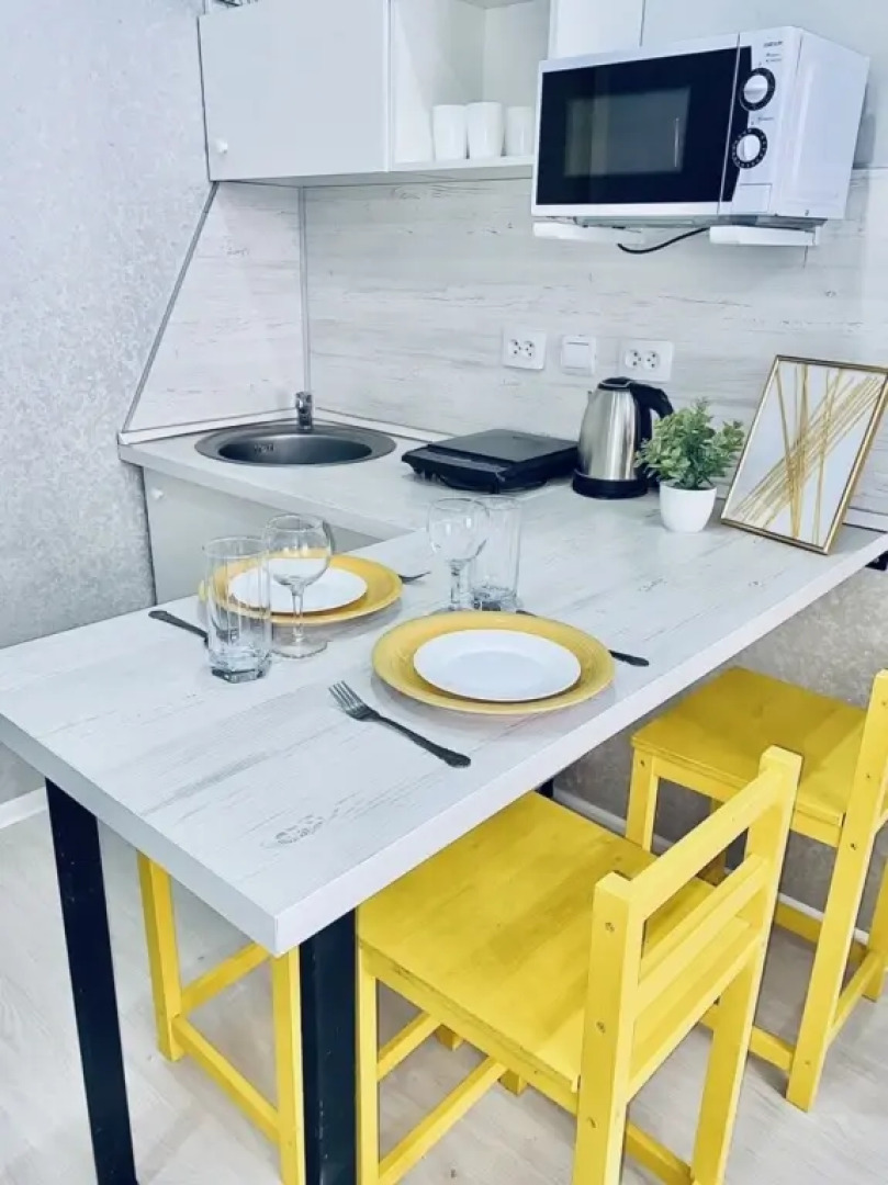 Студия Лимон возле парка и лебединого озера