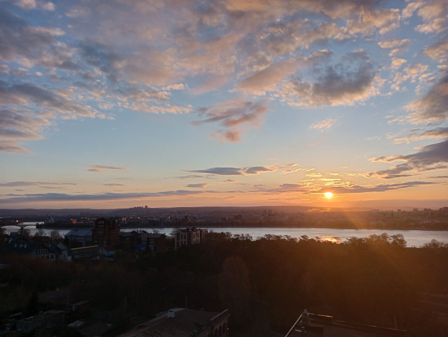 Квартира Milk&Honey Studio с шикарным видом на город и реку