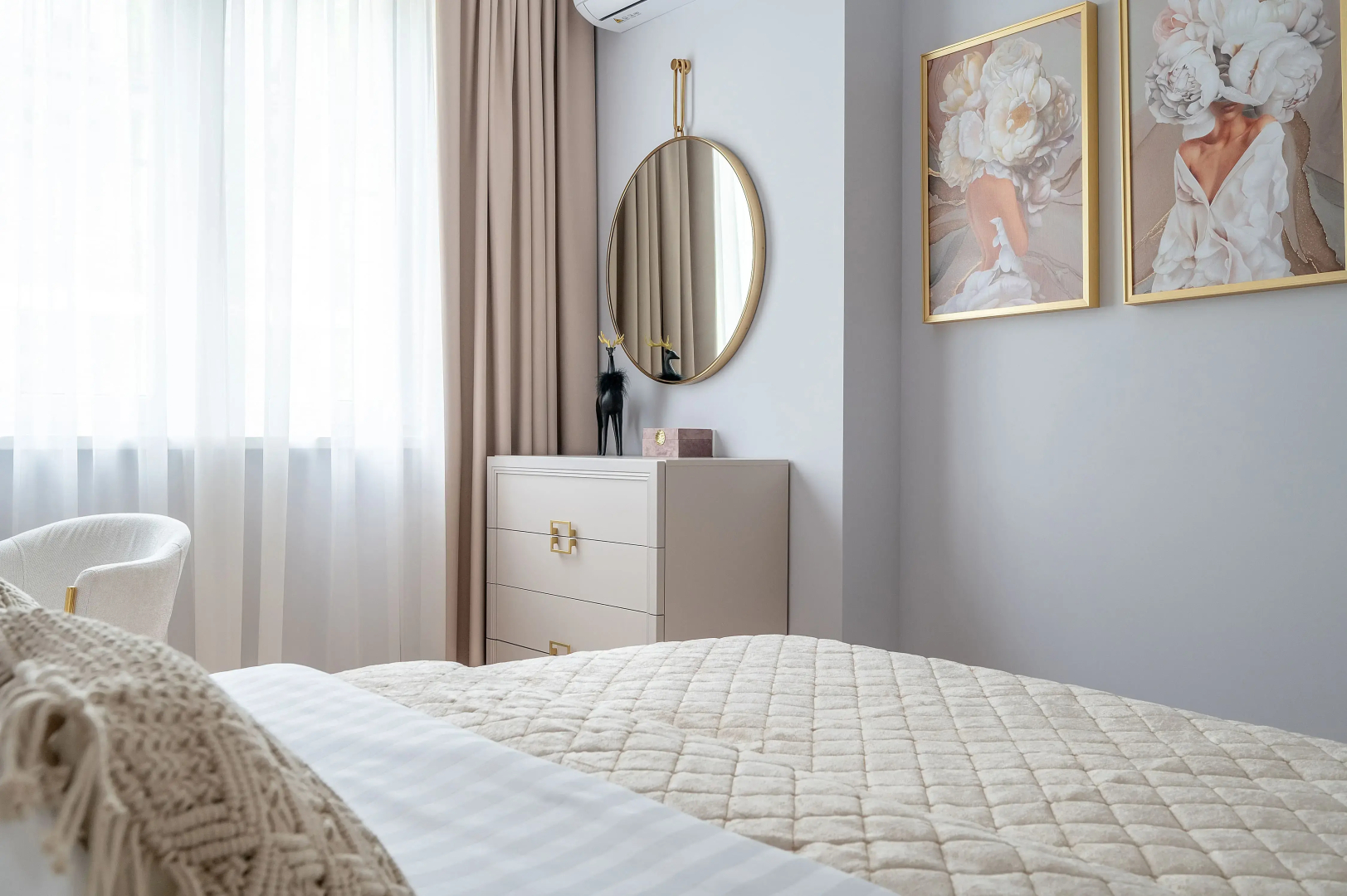 Апартаменты Red Apartments Арт Лайт Сити Апартамент Корелли