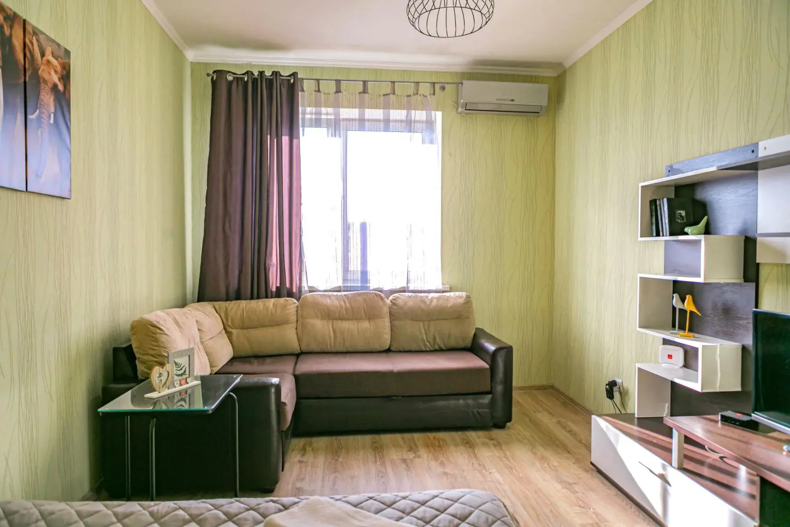 Апартаменты однокомнатные (97) Серебровская 91