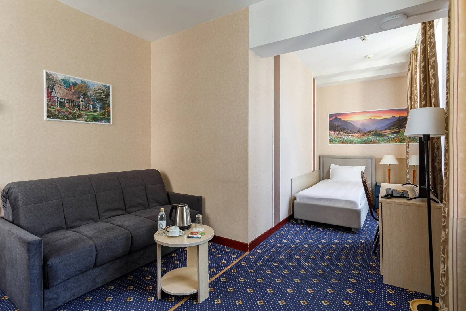 Отель Луна и лотос