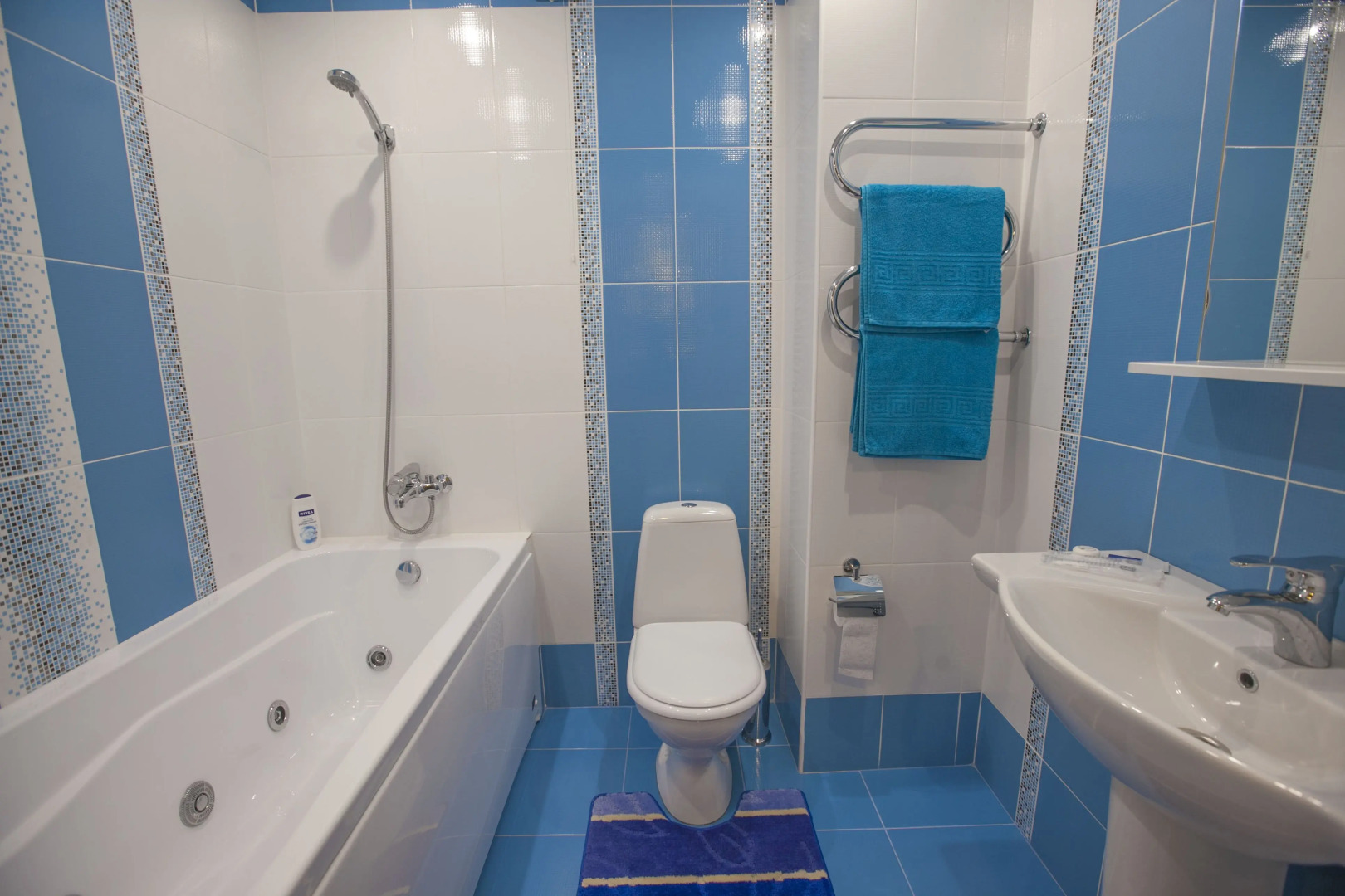 Апартаменты Золотой Шар на 70 лет Октября 3