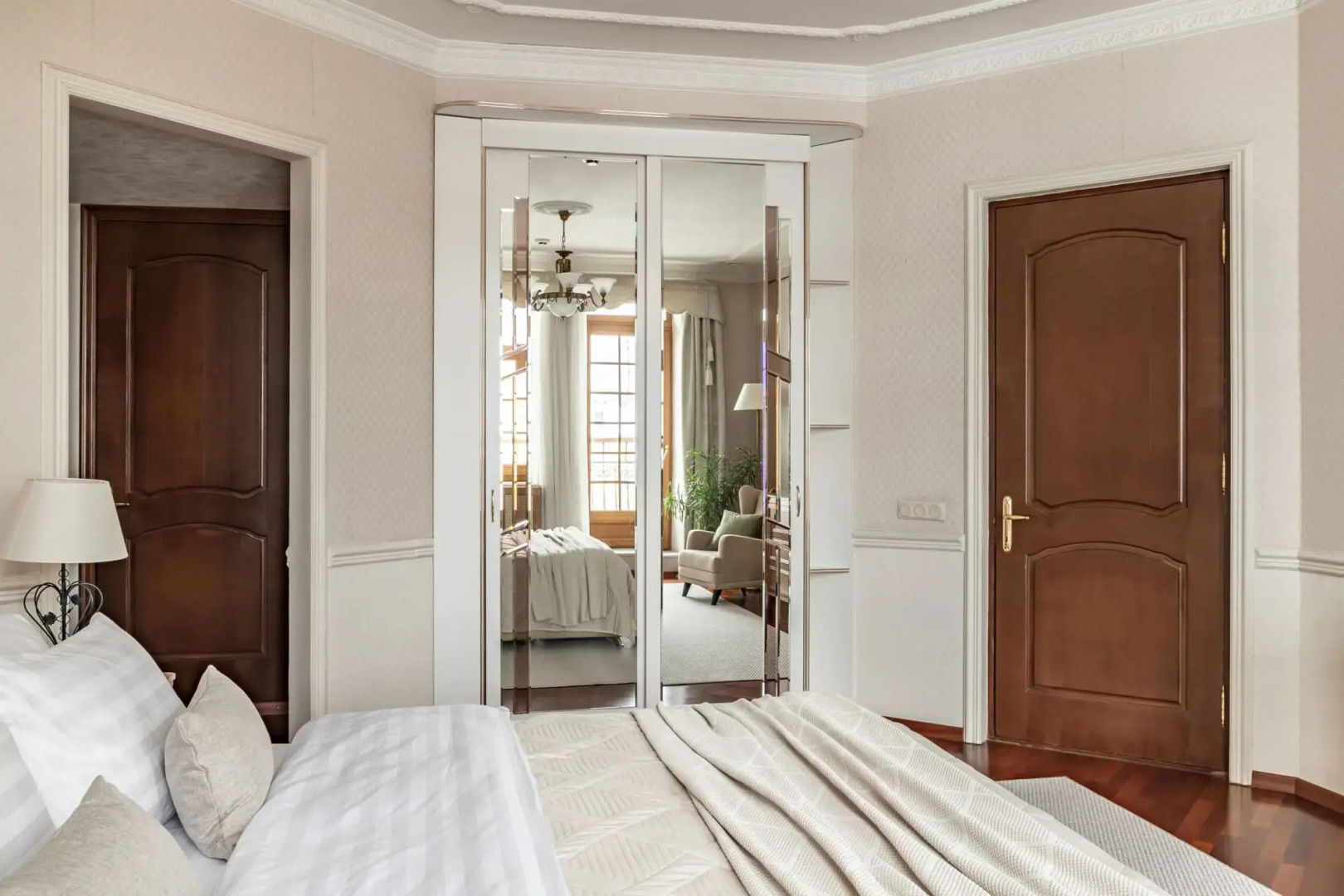 Квартира 4х комнатная  с парковкой возле Кремля