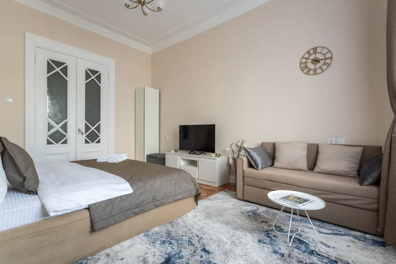 Апартаменты Улучшенные с Двумя Спальнями и Балконом