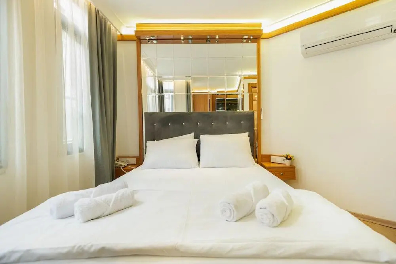 Seven Rooms Oldcity Hotel