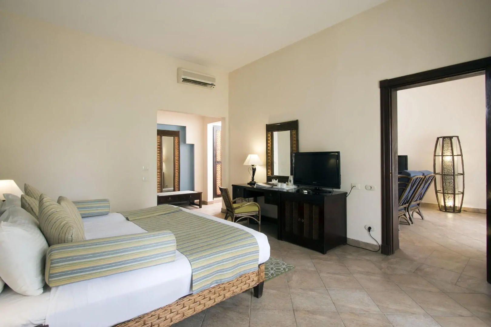 Курортный Отель Swiss Inn Pyramids Golf Resort