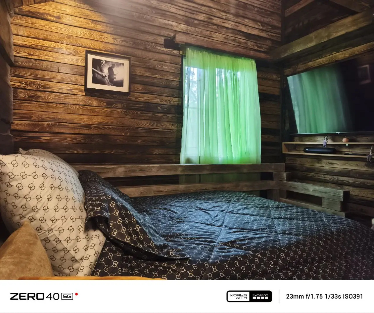 Частный дом в лесу у реки