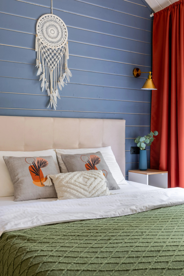 Частный дом в еловом лесу